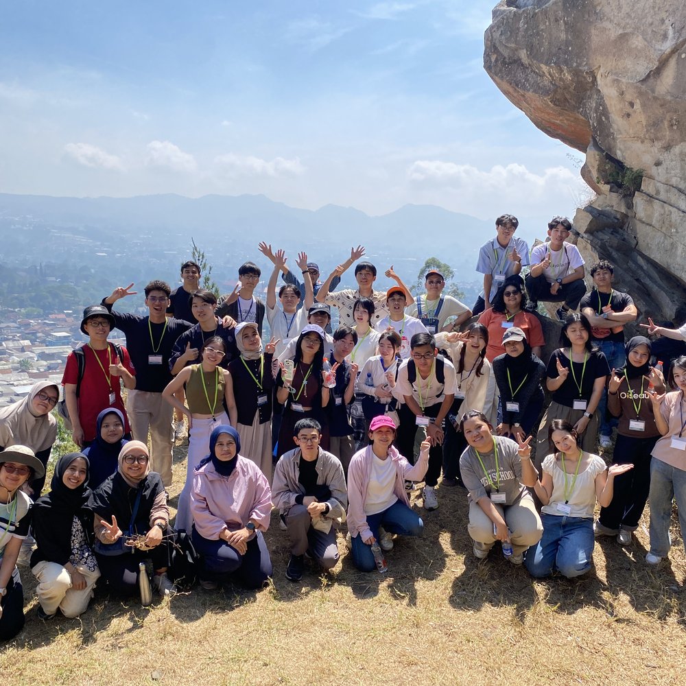 Group photo on a hilltop overlook near Dago Giri